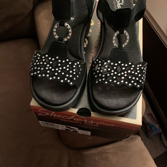 Skechers memory foam sandals - Picture 2 of 6